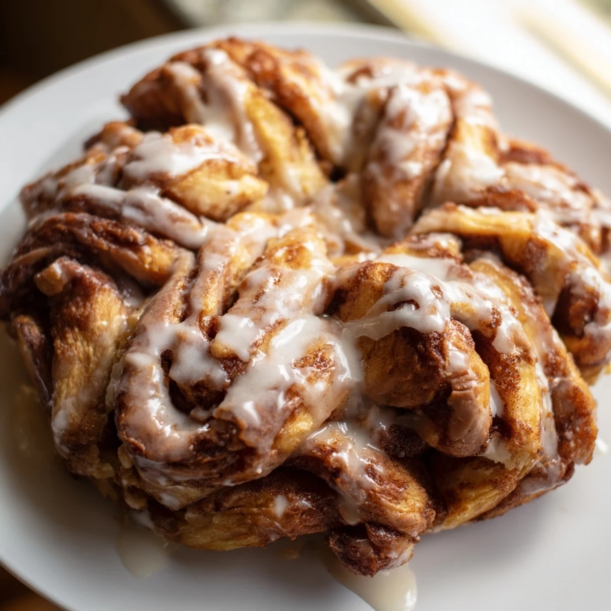 Fluffy, shareable Cinnamon Roll Pull-Apart Snowflake, boasting cinnamon sugar swirls and a delightful aroma.